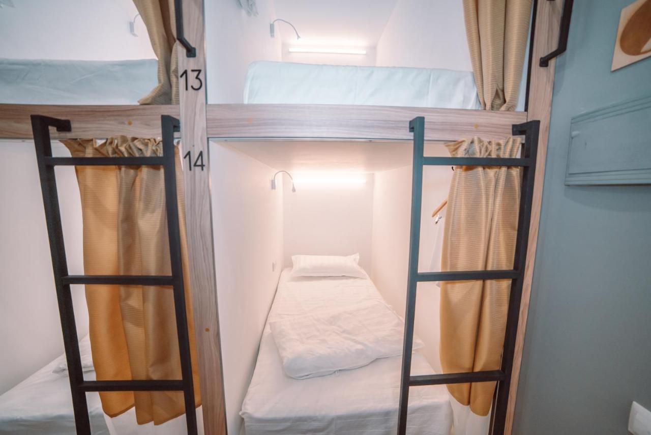 Tomiris Lady'S Capsul Hostel Only For Women Алма Ата Екстериор снимка