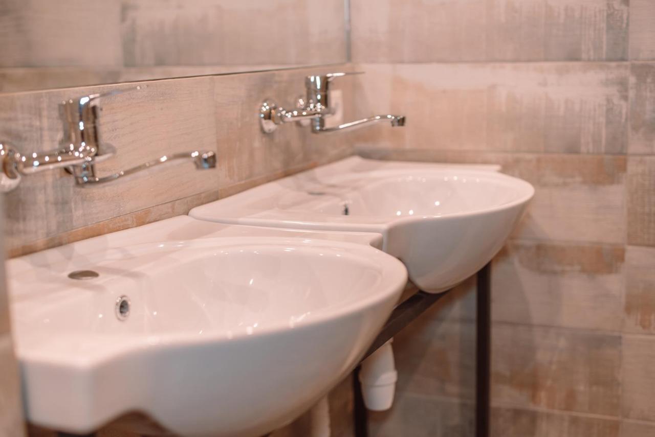 Tomiris Lady'S Capsul Hostel Only For Women Алма Ата Екстериор снимка