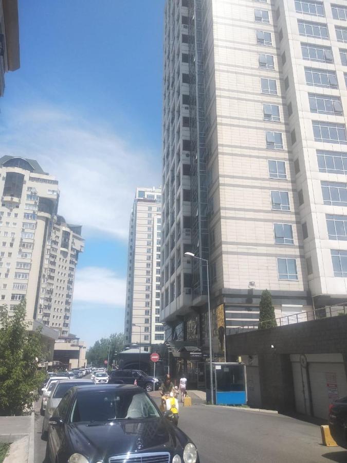 Tomiris Lady'S Capsul Hostel Only For Women Алма Ата Екстериор снимка