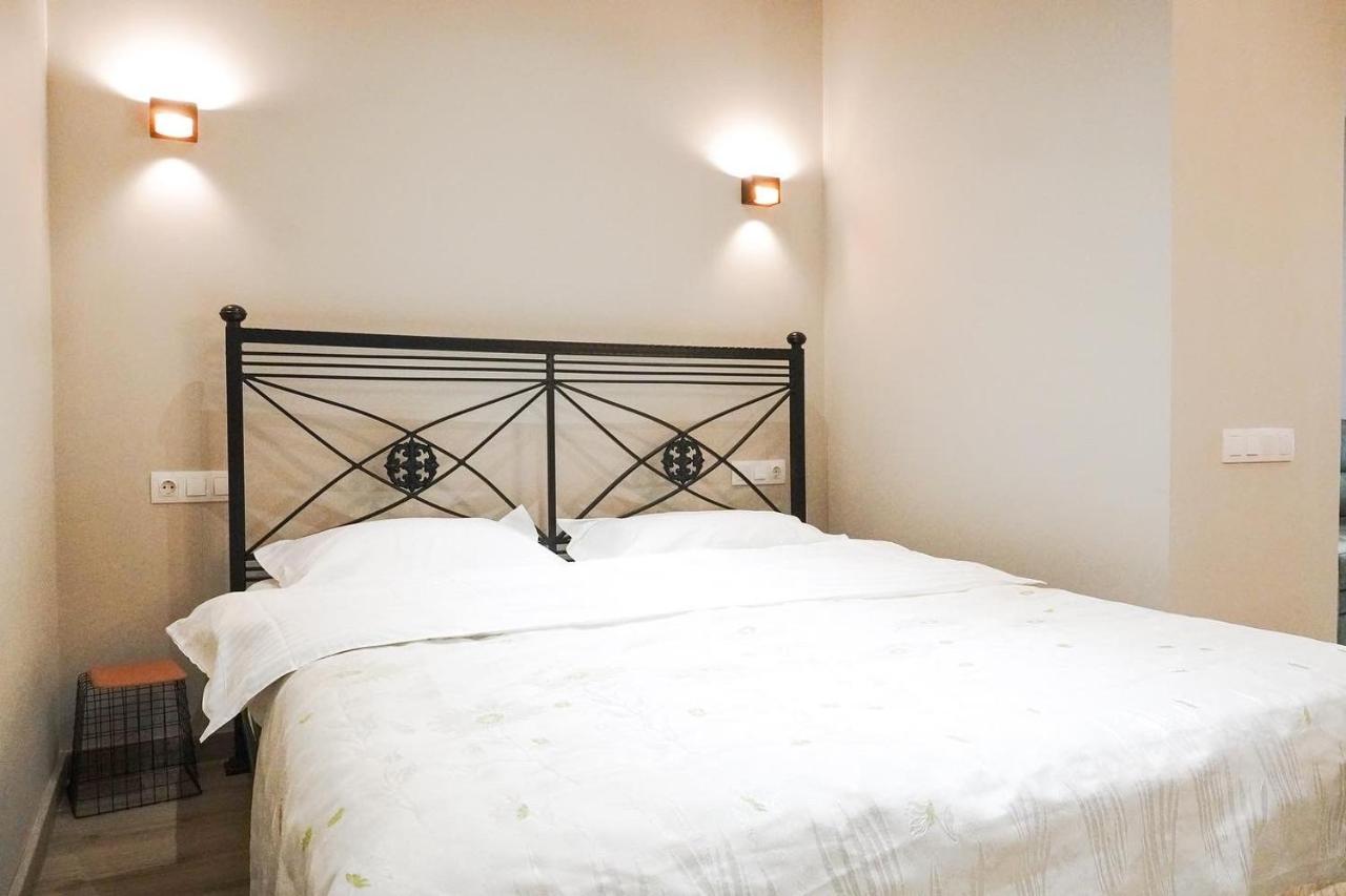 Tomiris Lady'S Capsul Hostel Only For Women Алма Ата Екстериор снимка
